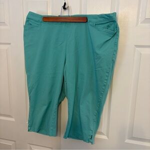 Catherines Capris 3x plus size Women's Bermudas. Light aqua/ turquoise.